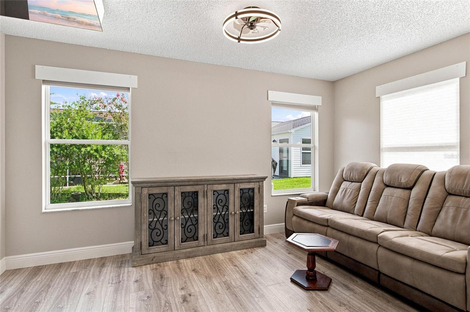 Sun-filled Florida room offers flexible space for reading, hobbies or a home office. - 2713 DE LA ROSA ST, THE VILLAGES