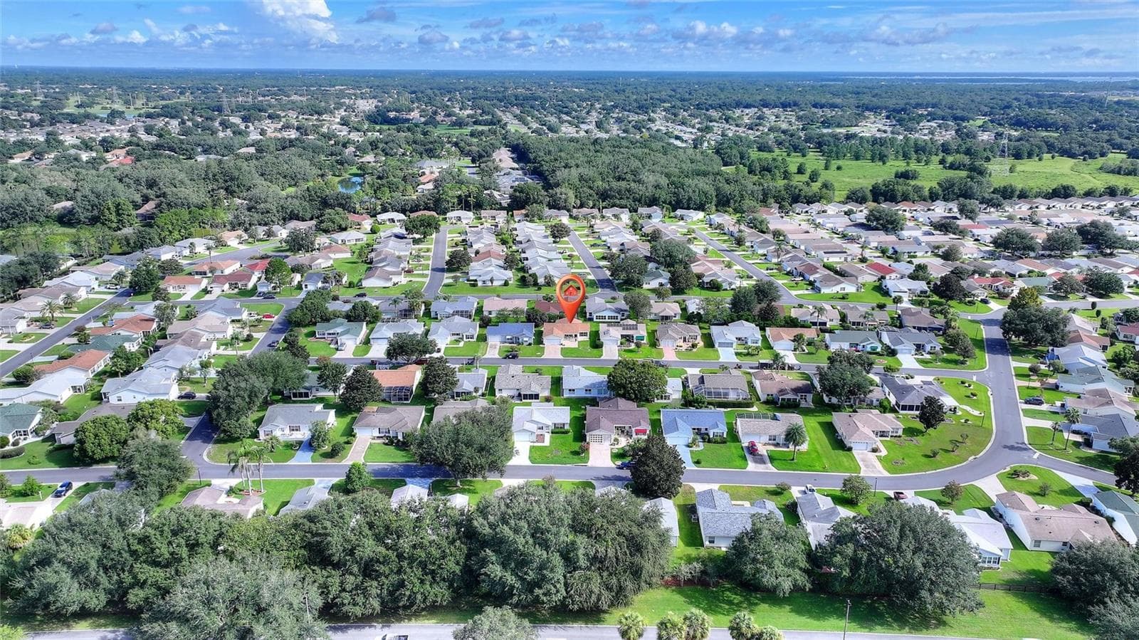 Alhambra location convenient to golf, recreation and the Savannah Center. - 2713 DE LA ROSA ST, THE VILLAGES