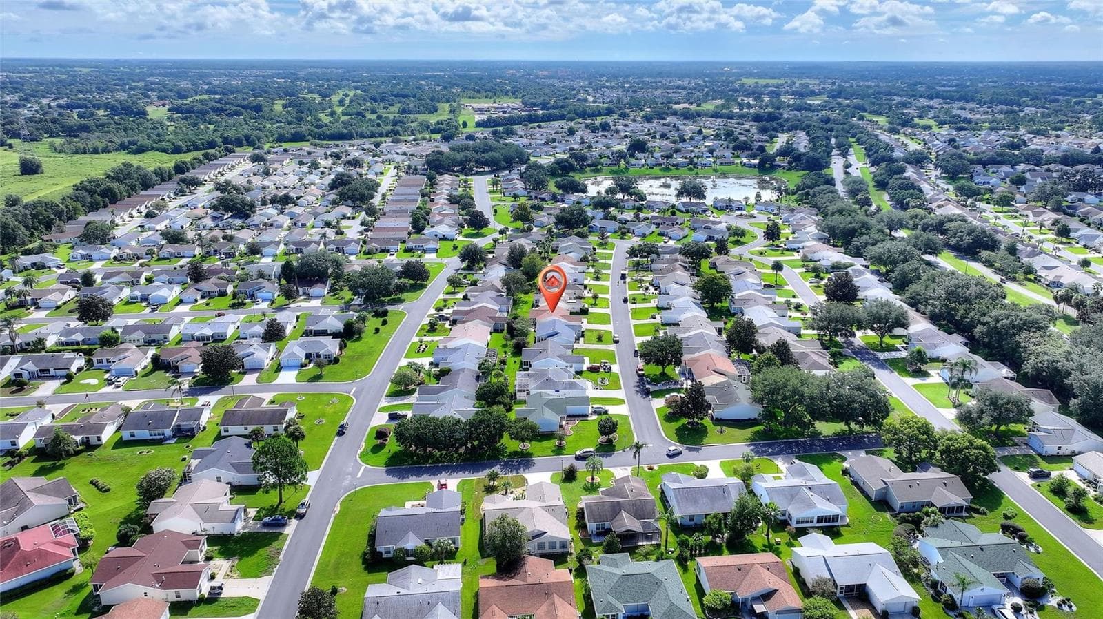 Nearby golf and recreation offer plenty of ways to enjoy an active Florida lifestyle. - 2713 DE LA ROSA ST, THE VILLAGES