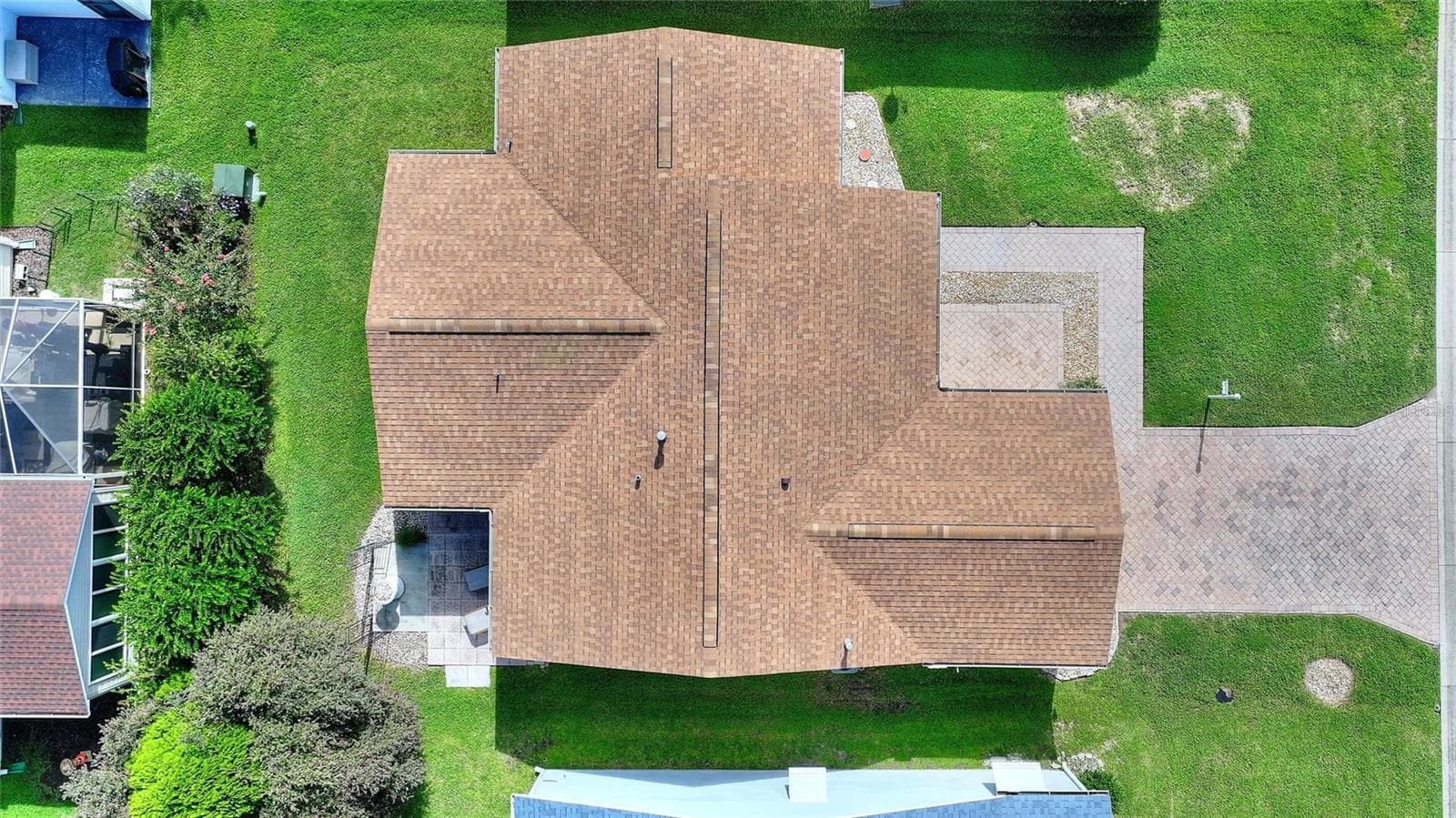 Overhead view highlights the 2024 roof, paver driveway and outdoor living spaces. - 2713 DE LA ROSA ST, THE VILLAGES