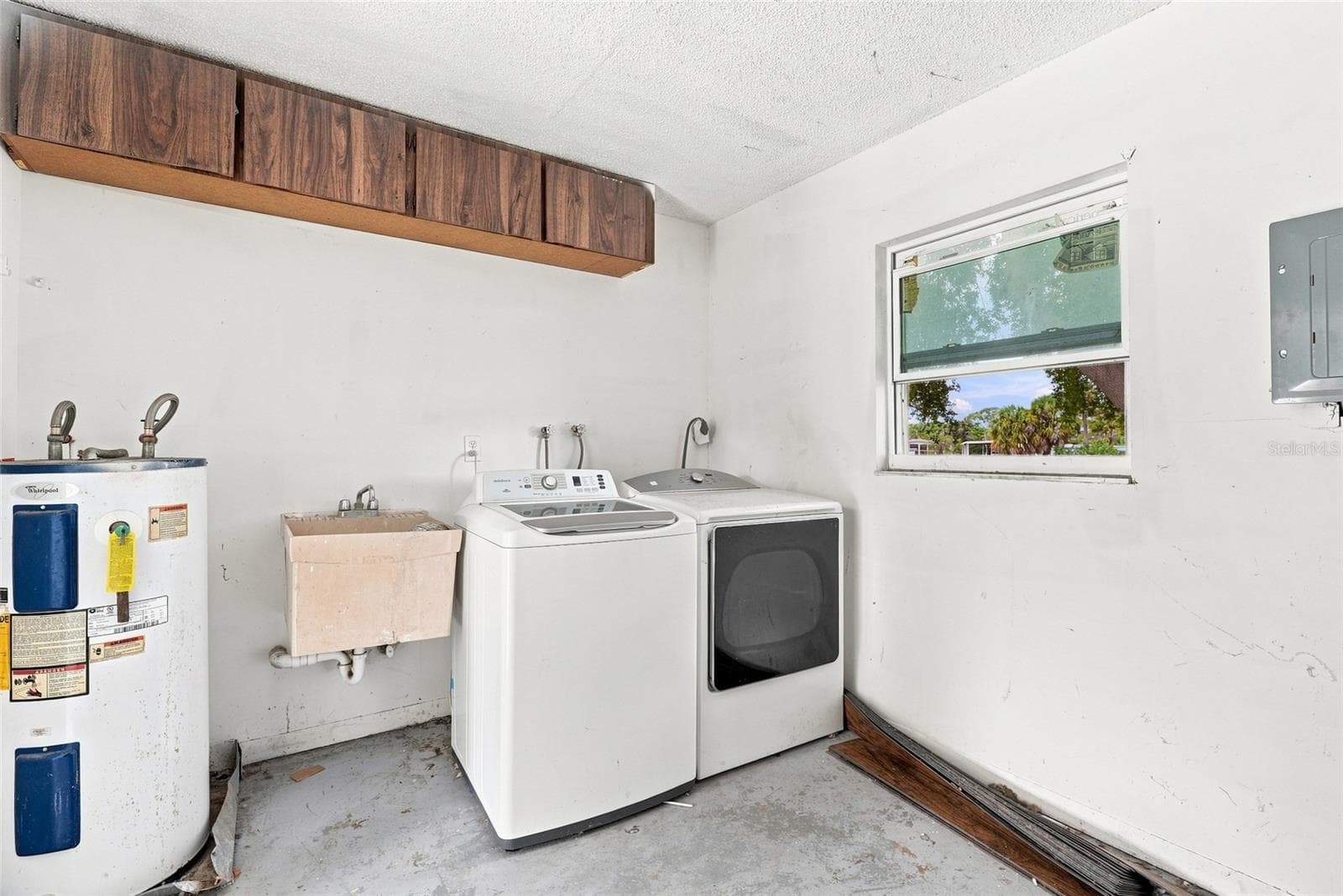 Shared Laundry room - 5000 74TH ST N, ST PETERSBURG