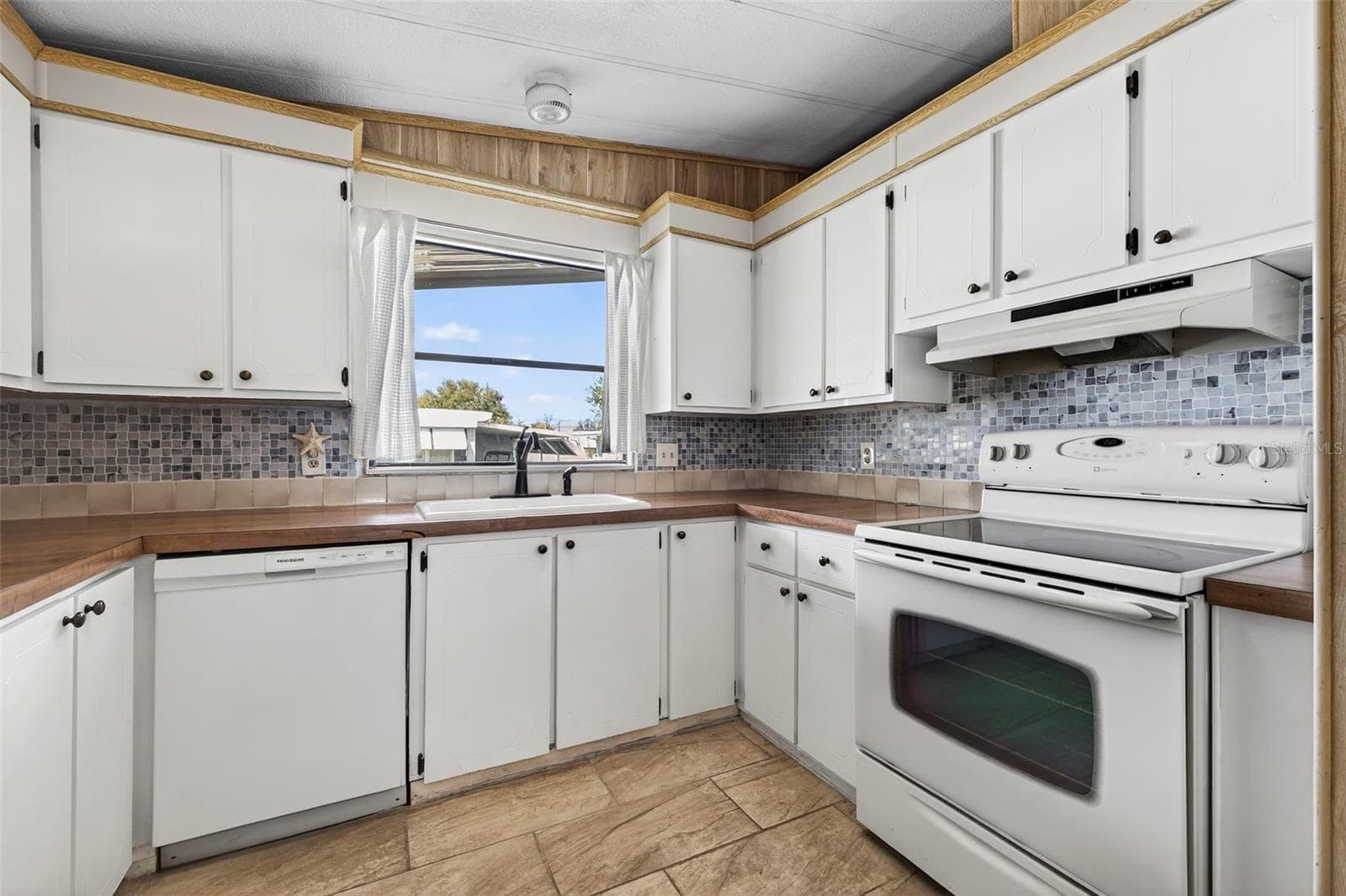 Spacious kitchen - 7880 54TH AVE N #38, ST PETERSBURG
