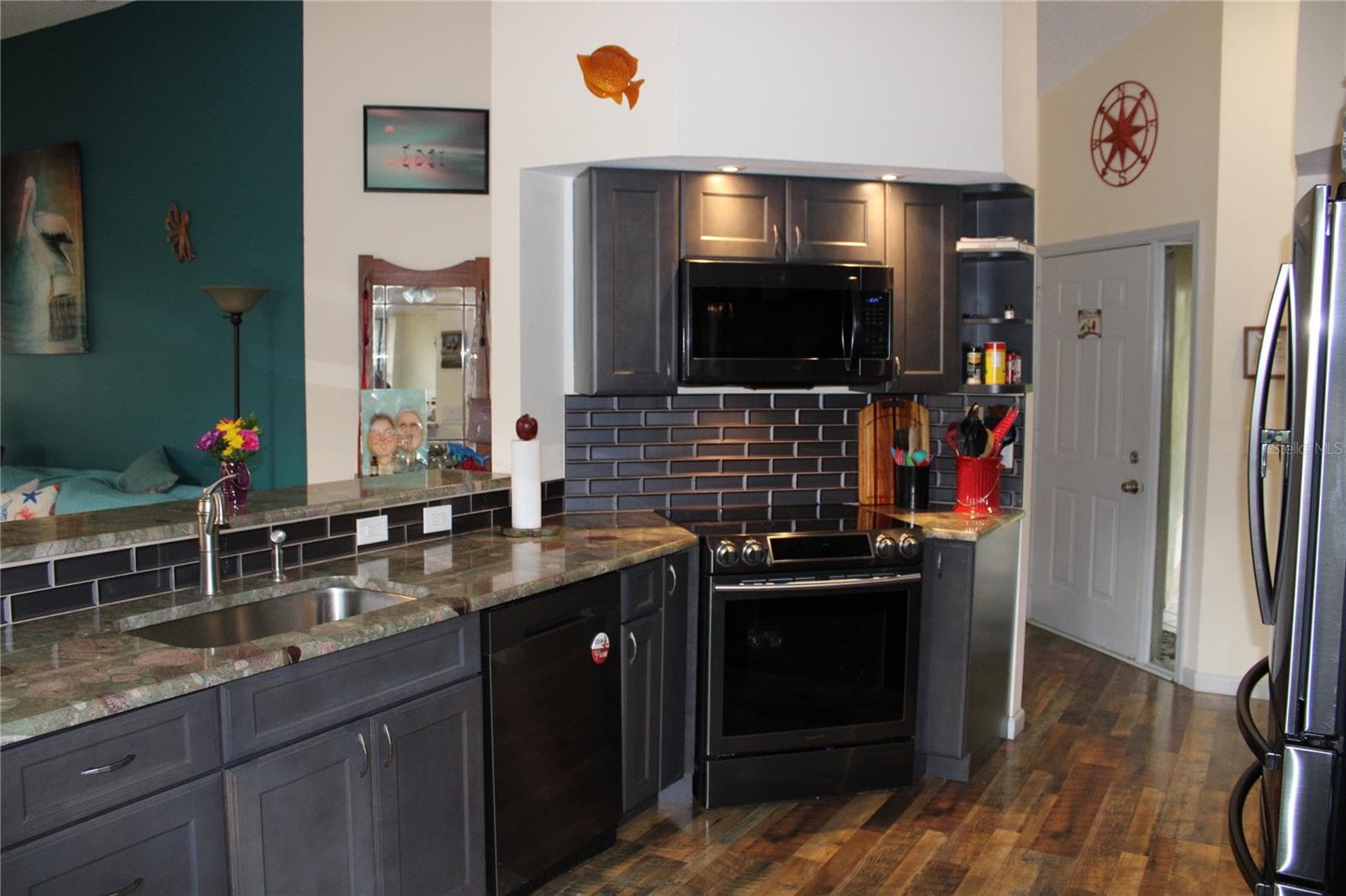 New kitchen with all soft close doors and drawers - 1671 HAMILTON CT #2102, DUNEDIN