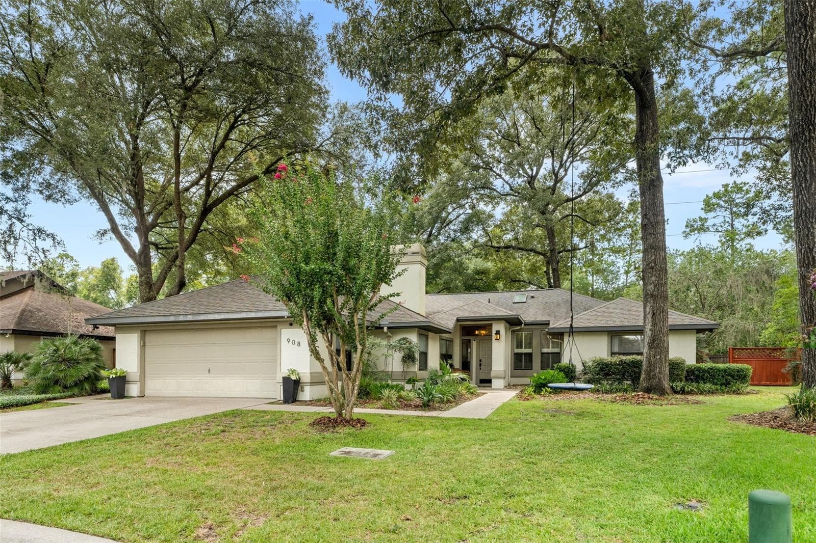 908 SW 82ND TER