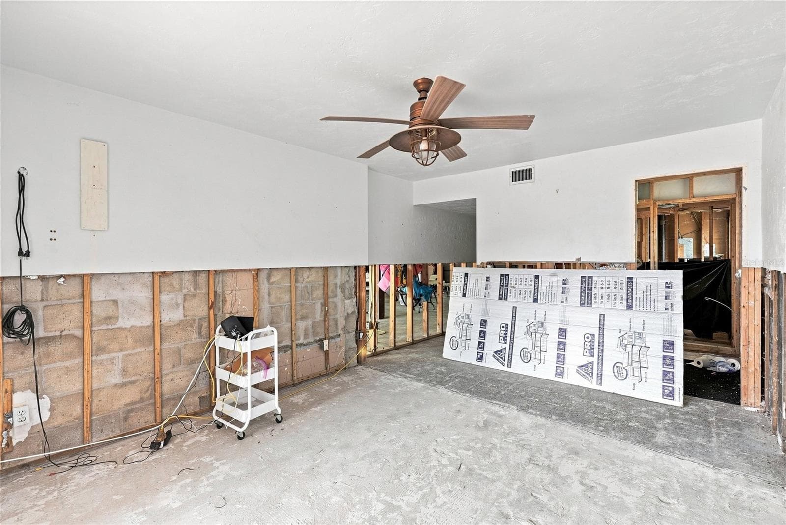 Single Family Residence at 639 NORMANDY RD, MADEIRA BEACH, photo 5 of 29
