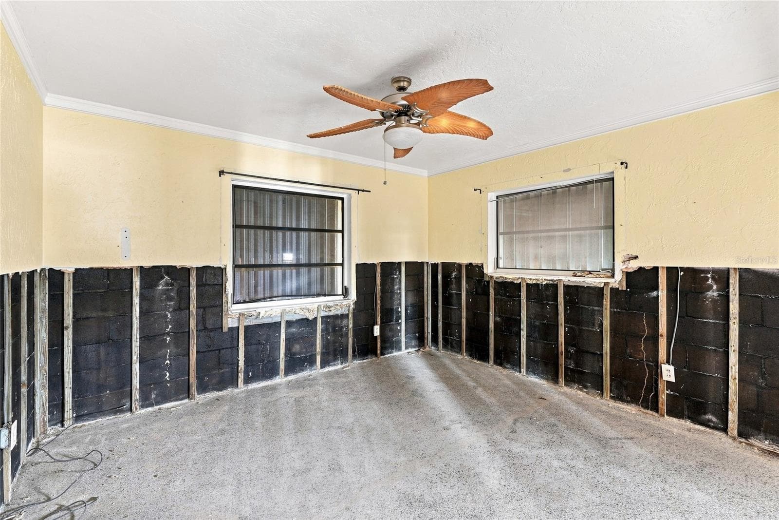 Single Family Residence at 639 NORMANDY RD, MADEIRA BEACH, photo 7 of 29