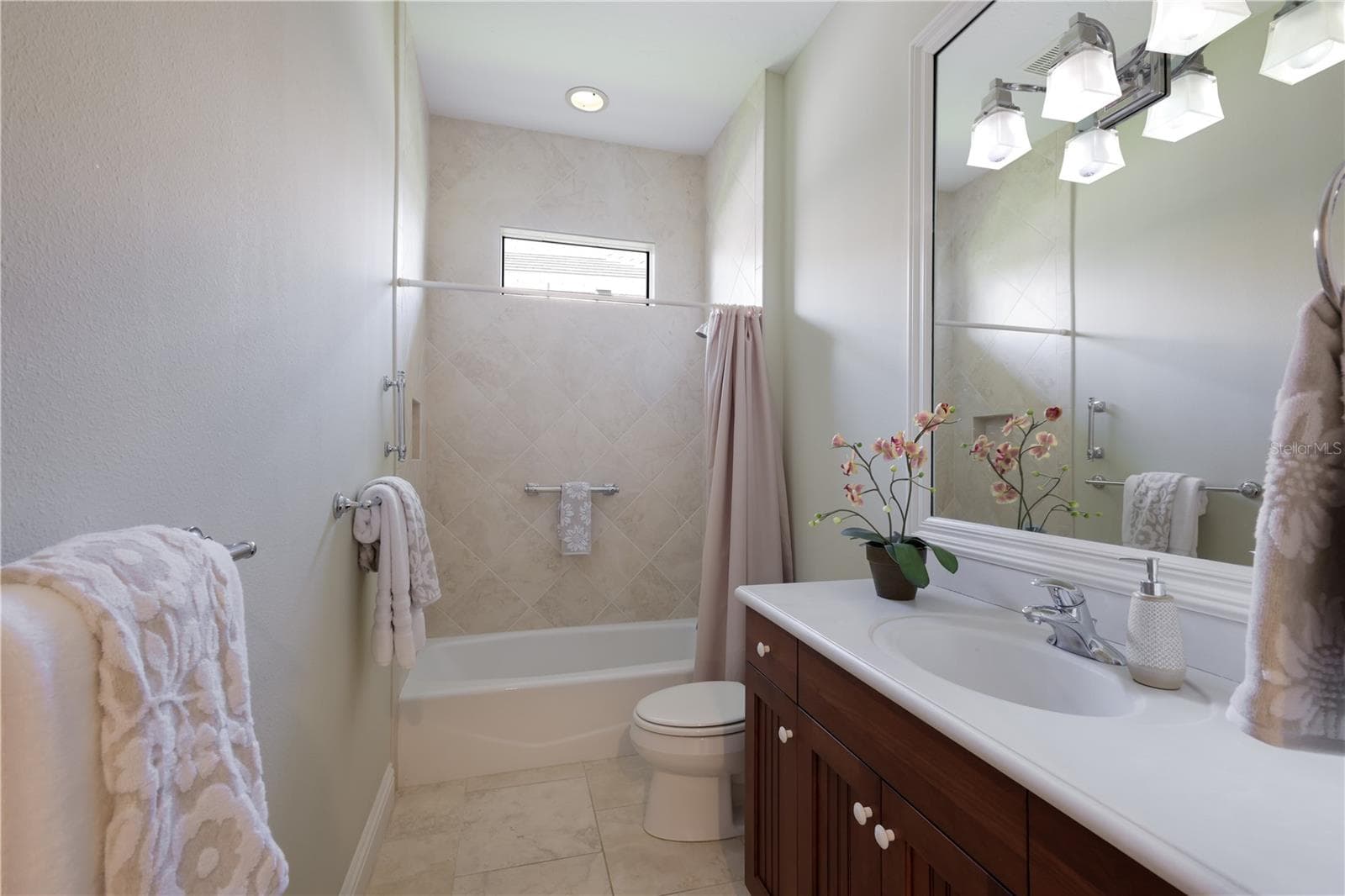 Guest Bath - 7519 MIZNER RESERVE CT, LAKEWOOD RANCH