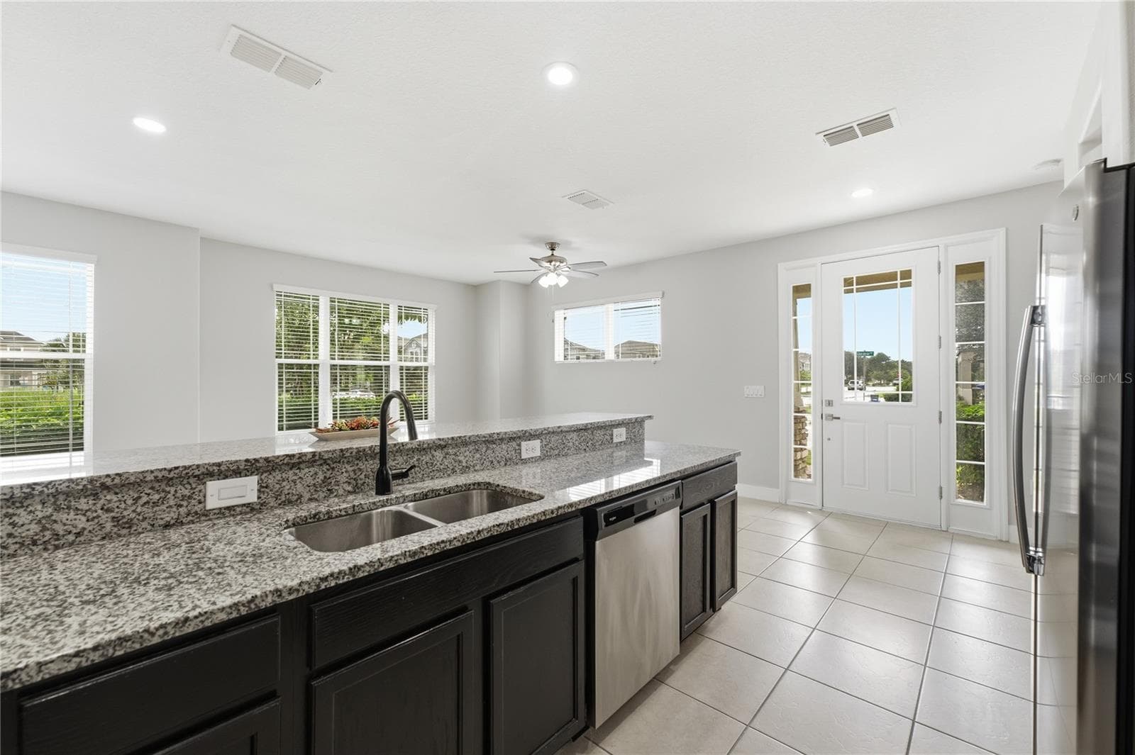 Expansive breakfast bar overlooks the bright, open-concept living and dining areas. - 2615 GIARDINO LOOP, KISSIMMEE