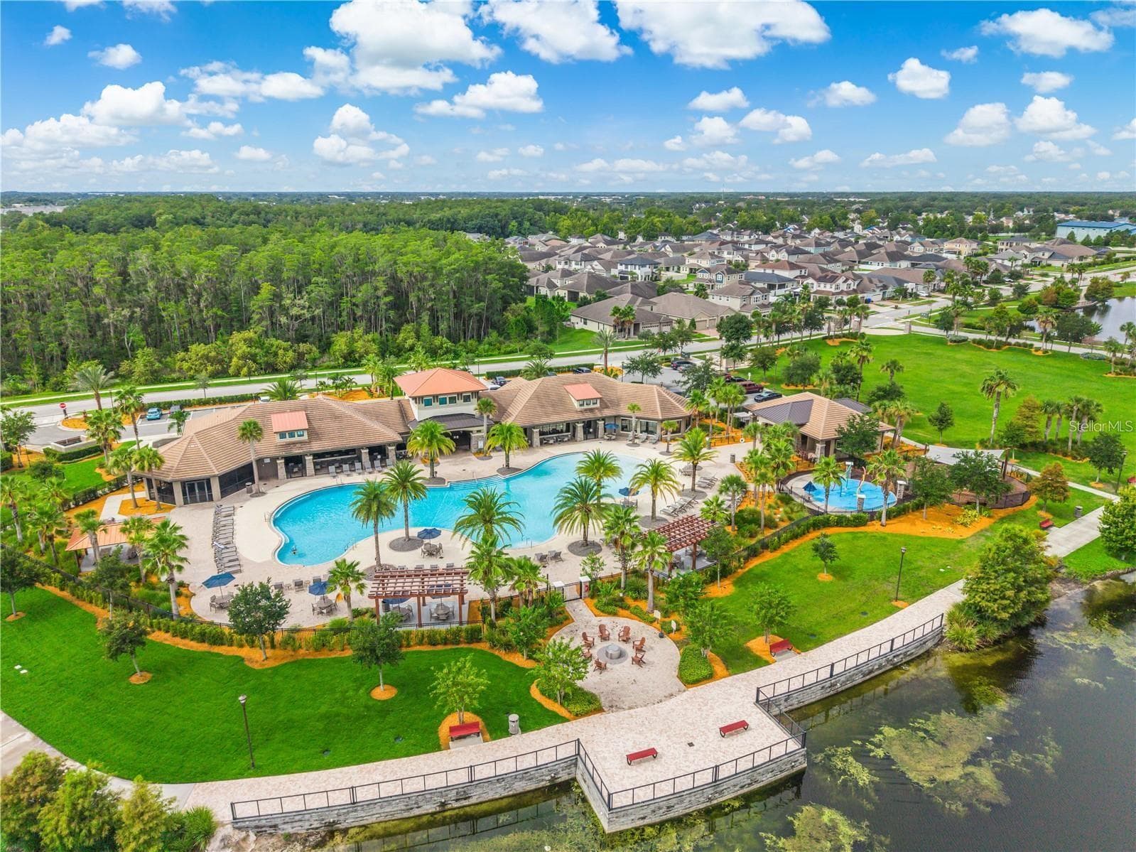 Tapestry’s spectacular resort-style amenity center featuring a zero-entry pool, splash pad, clubhouse and scenic lakefront setting. - 2615 GIARDINO LOOP, KISSIMMEE
