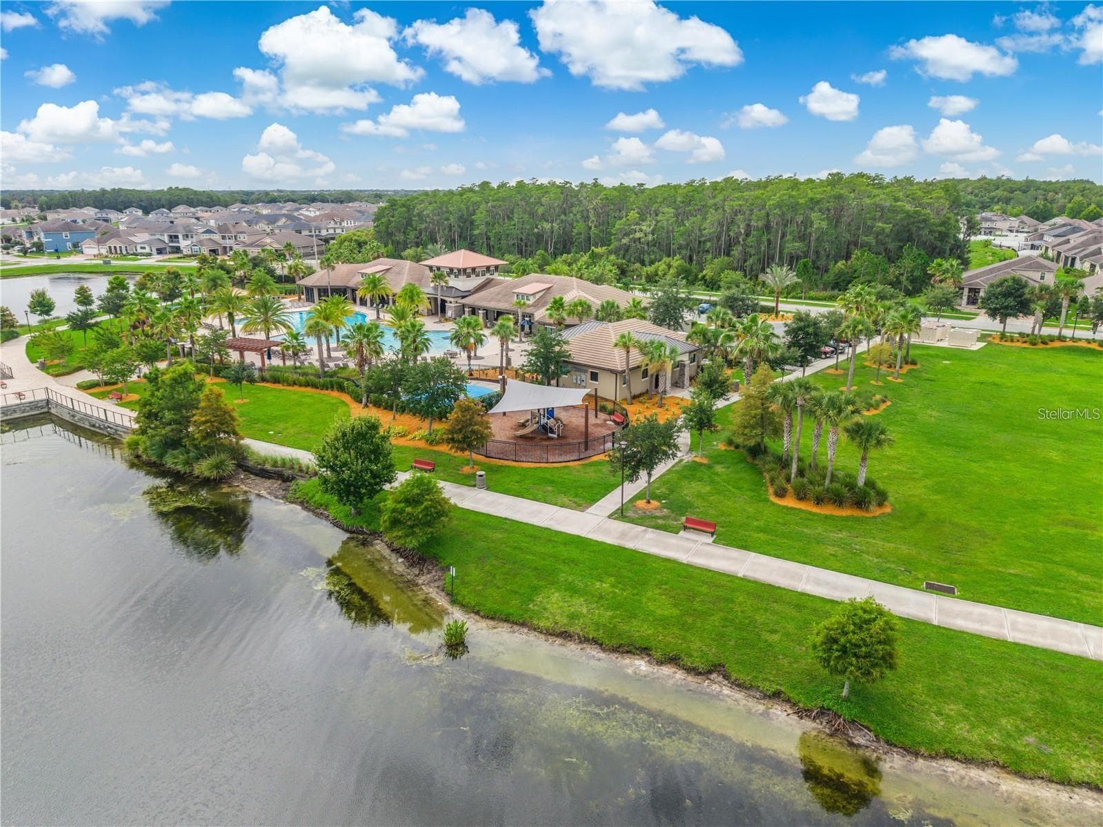 Tapestry’s lakefront amenity center surrounded by walking trails, green spaces and tropical landscaping. - 2615 GIARDINO LOOP, KISSIMMEE
