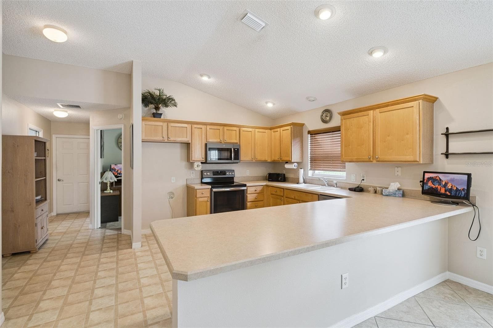 Single Family Residence at 1492 ALEXANDRIA PL, THE VILLAGES, photo 7 of 21