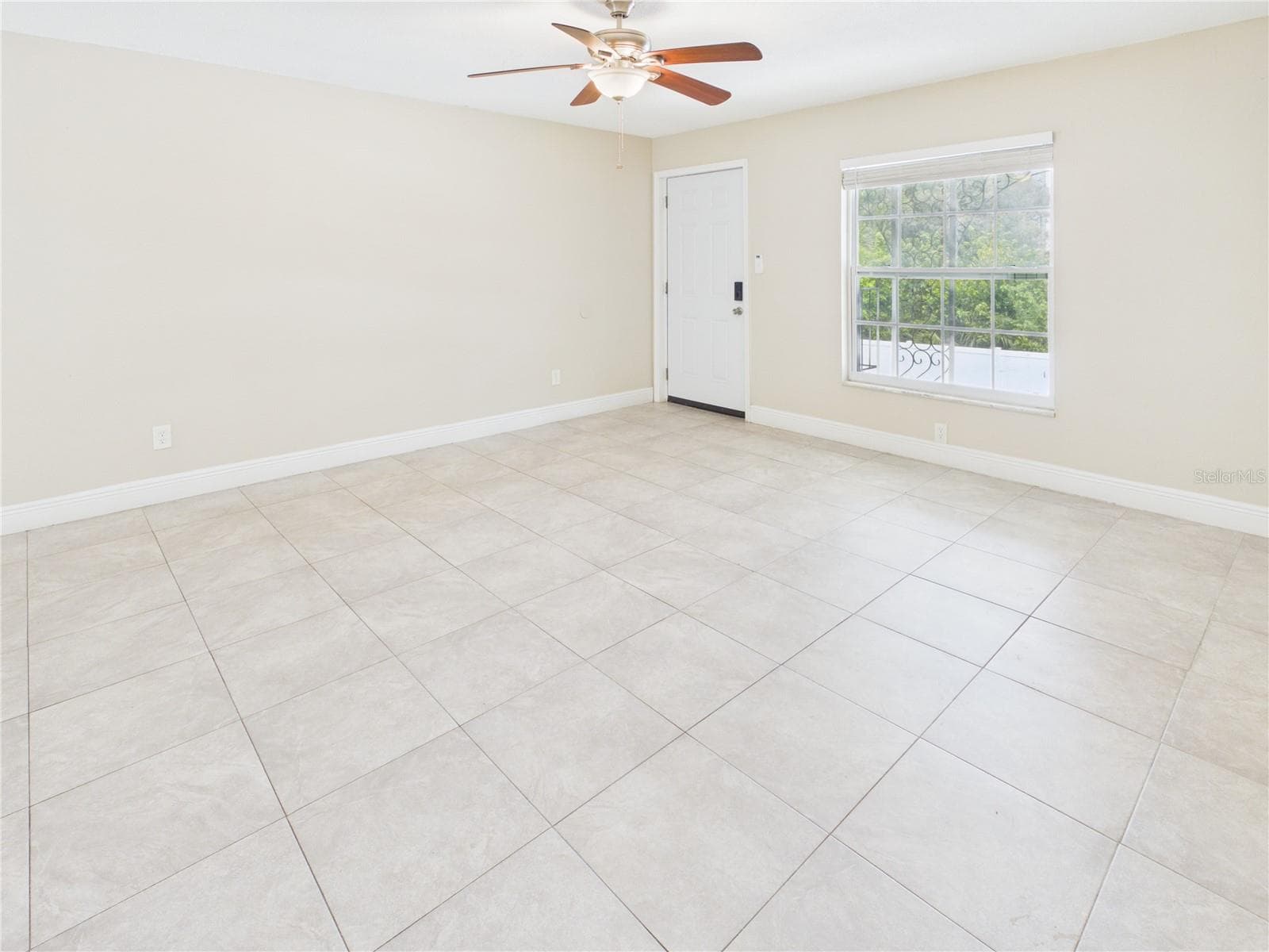 Living Room - 2800 E 113TH AVE #213, TAMPA