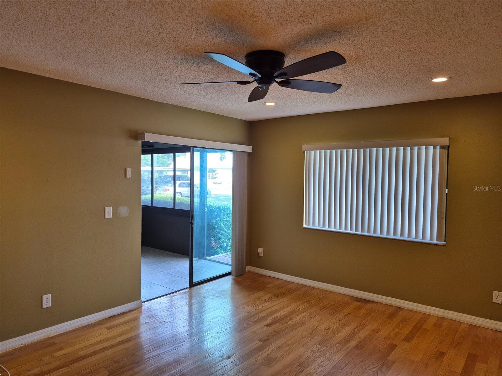 Main Livingroom - 2721 COUNTRYSIDE BLVD #102, CLEARWATER