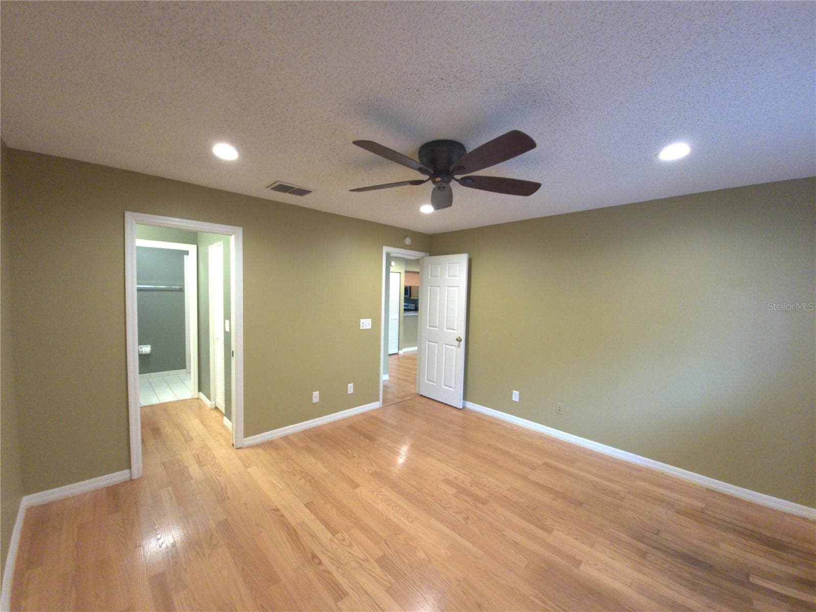 Primary Bedroom - 2721 COUNTRYSIDE BLVD #102, CLEARWATER