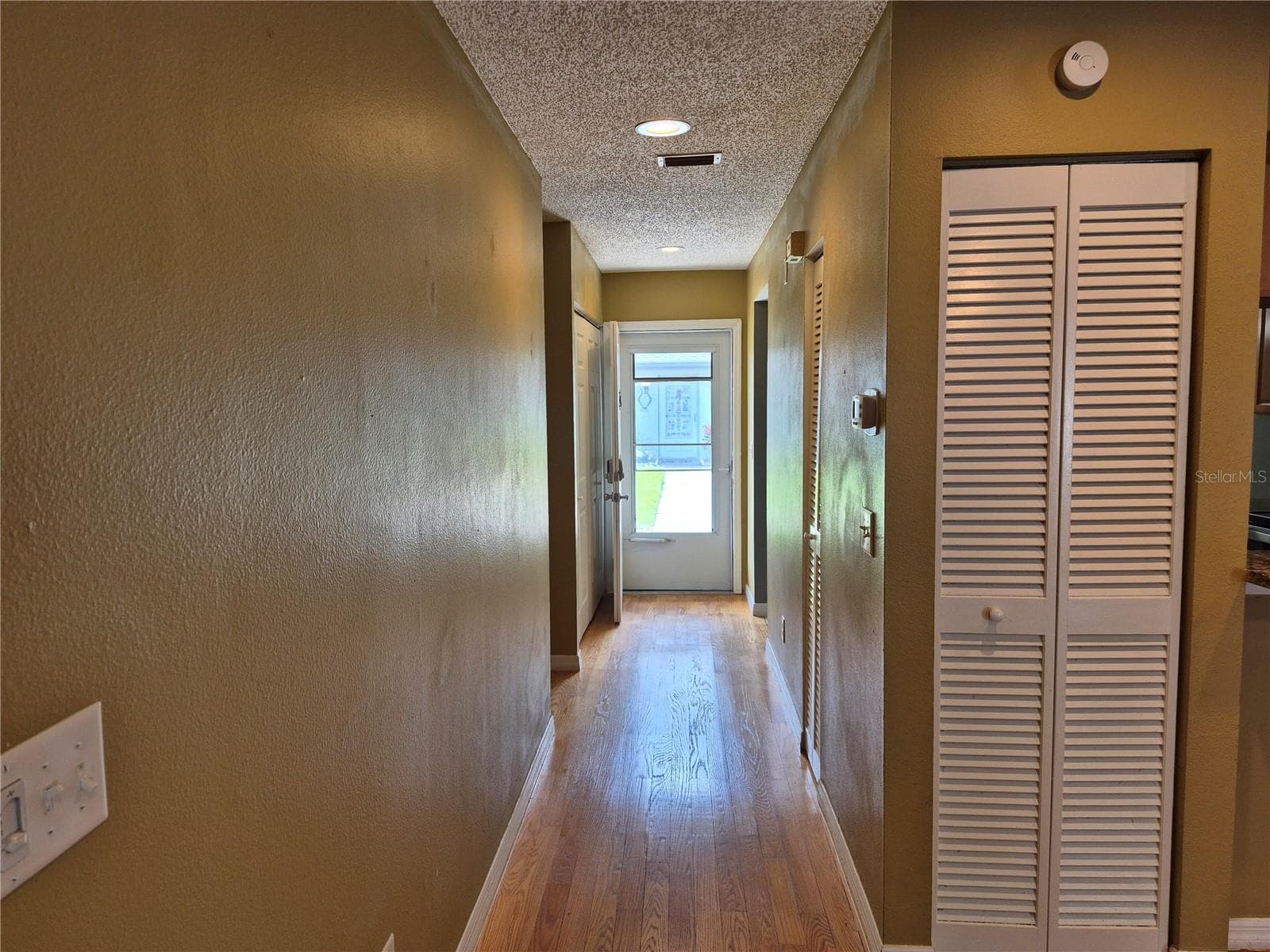Hallway - 2721 COUNTRYSIDE BLVD #102, CLEARWATER
