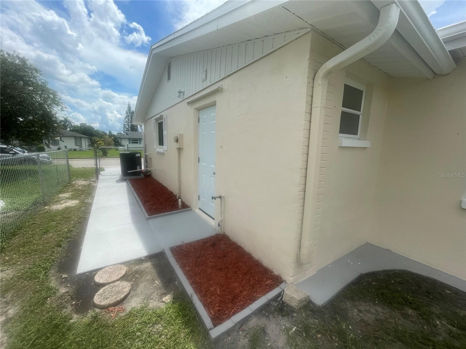 SIDE OF HOUSE - 7025 CUTTY SARK DR, PORT RICHEY