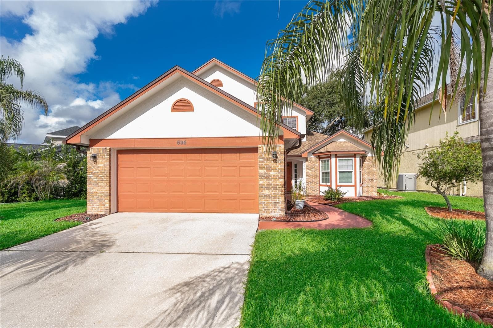 Large Driveway + 2-Car Garage - 696 REMINGTON OAK DR, LAKE MARY