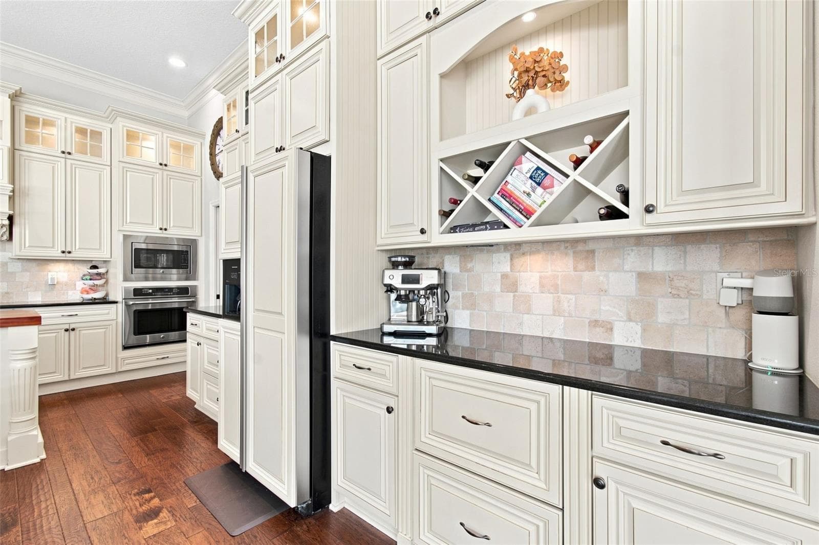 Single Family Residence at 9212 PINE ISLAND CT, TAMPA, photo 17 of 111