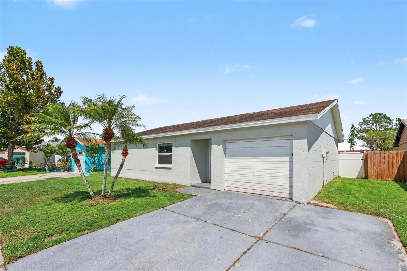 Single Family Residence at 1019 AXLEWOOD CIR, BRANDON, photo 2 of 15