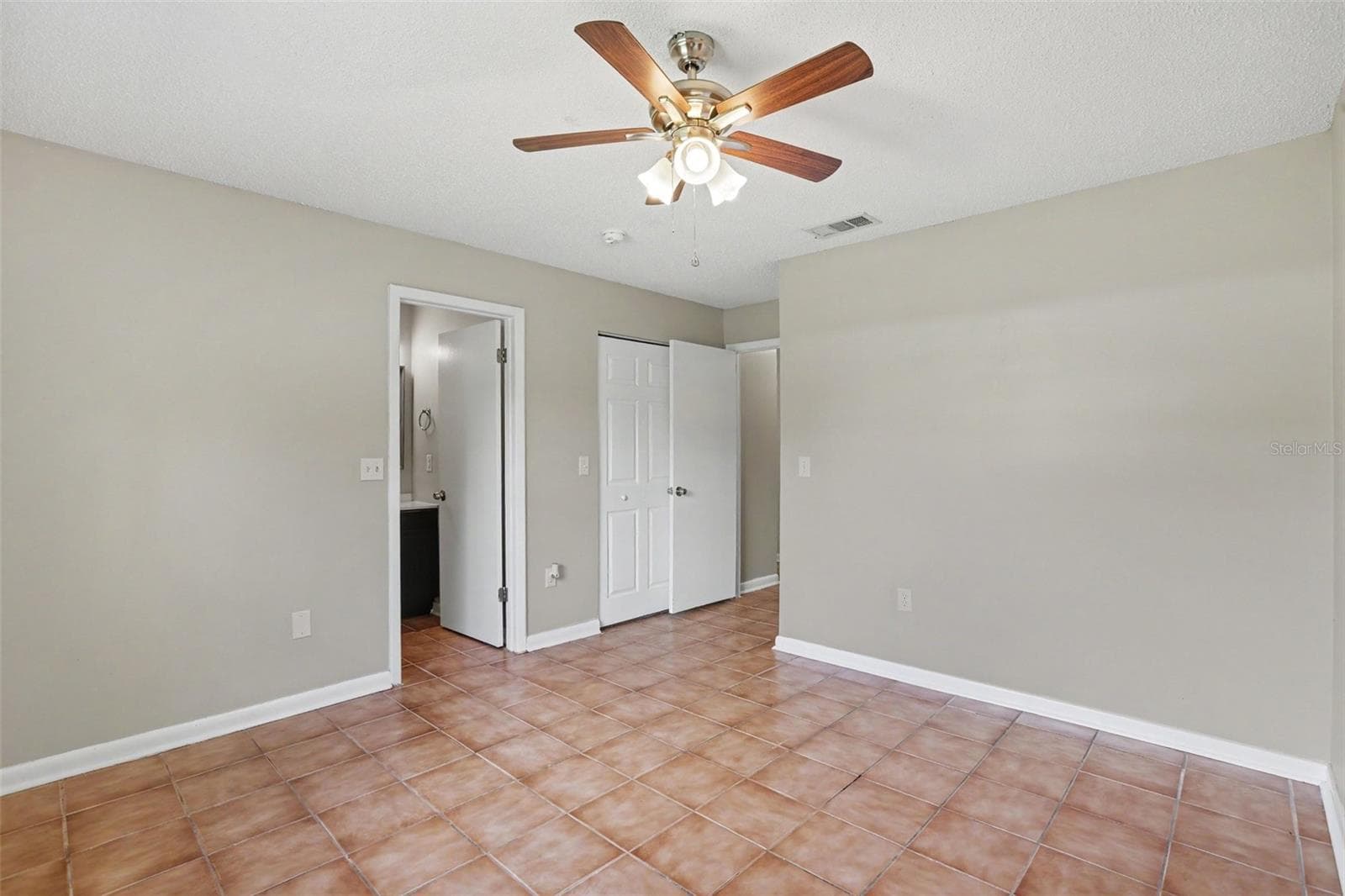 Single Family Residence at 1019 AXLEWOOD CIR, BRANDON, photo 5 of 15