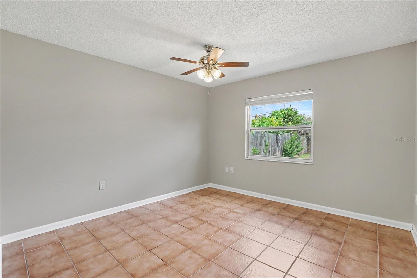 Single Family Residence at 1019 AXLEWOOD CIR, BRANDON, photo 6 of 15