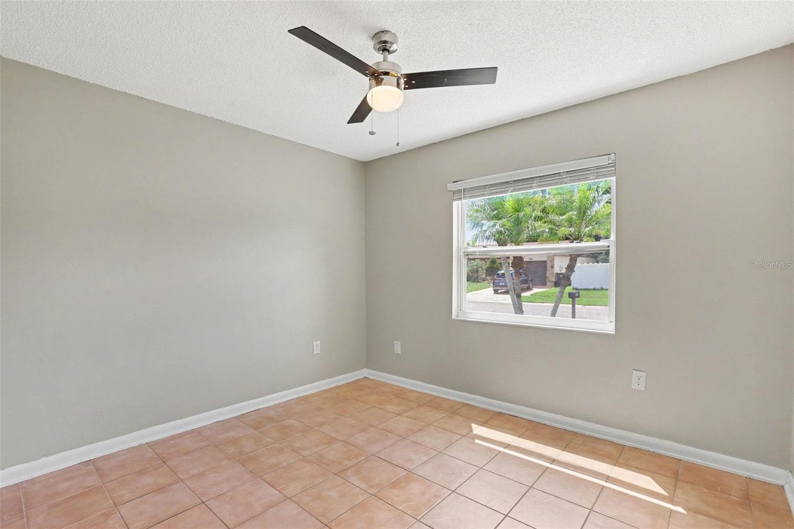 Single Family Residence at 1019 AXLEWOOD CIR, BRANDON, photo 7 of 15