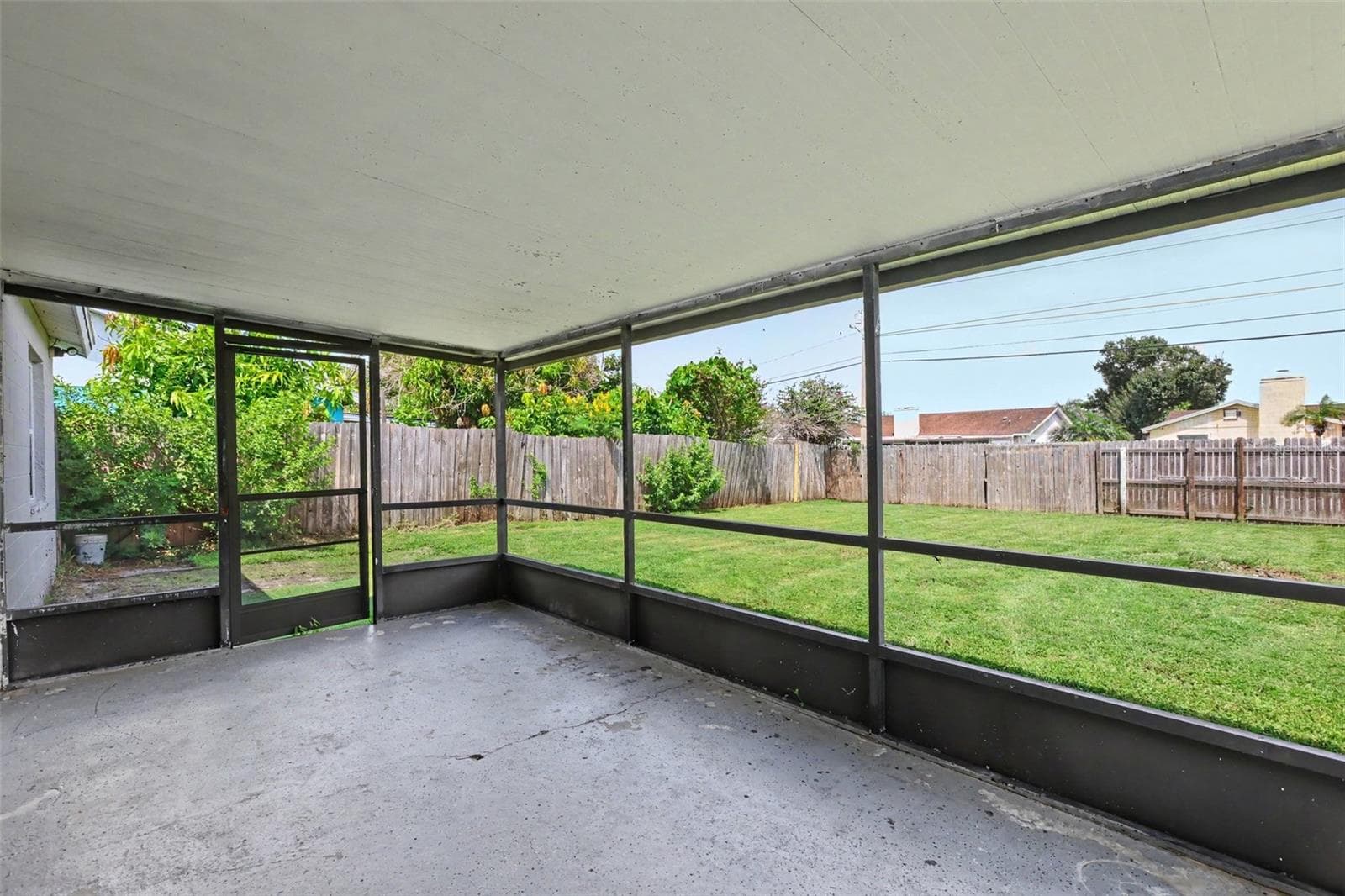 Single Family Residence at 1019 AXLEWOOD CIR, BRANDON, photo 12 of 15