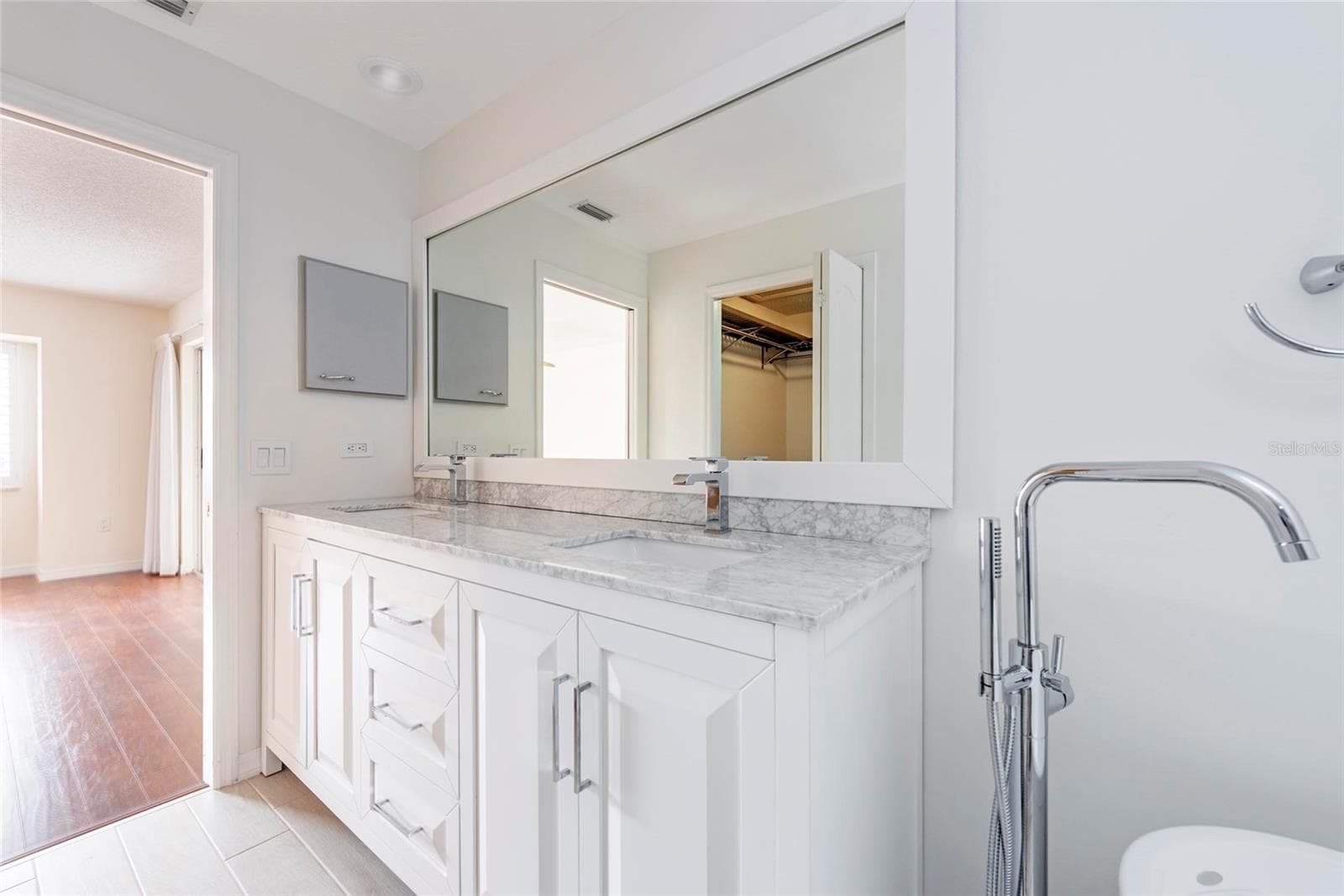 Condominium at 870 HUDSON AVE #870, SARASOTA, photo 9 of 25