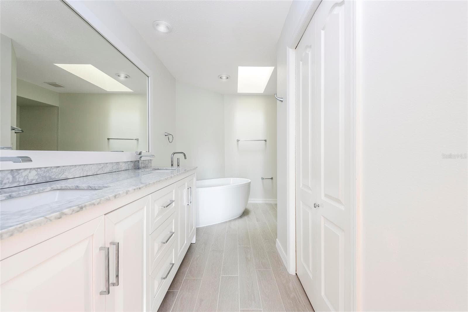 Condominium at 870 HUDSON AVE #870, SARASOTA, photo 10 of 25