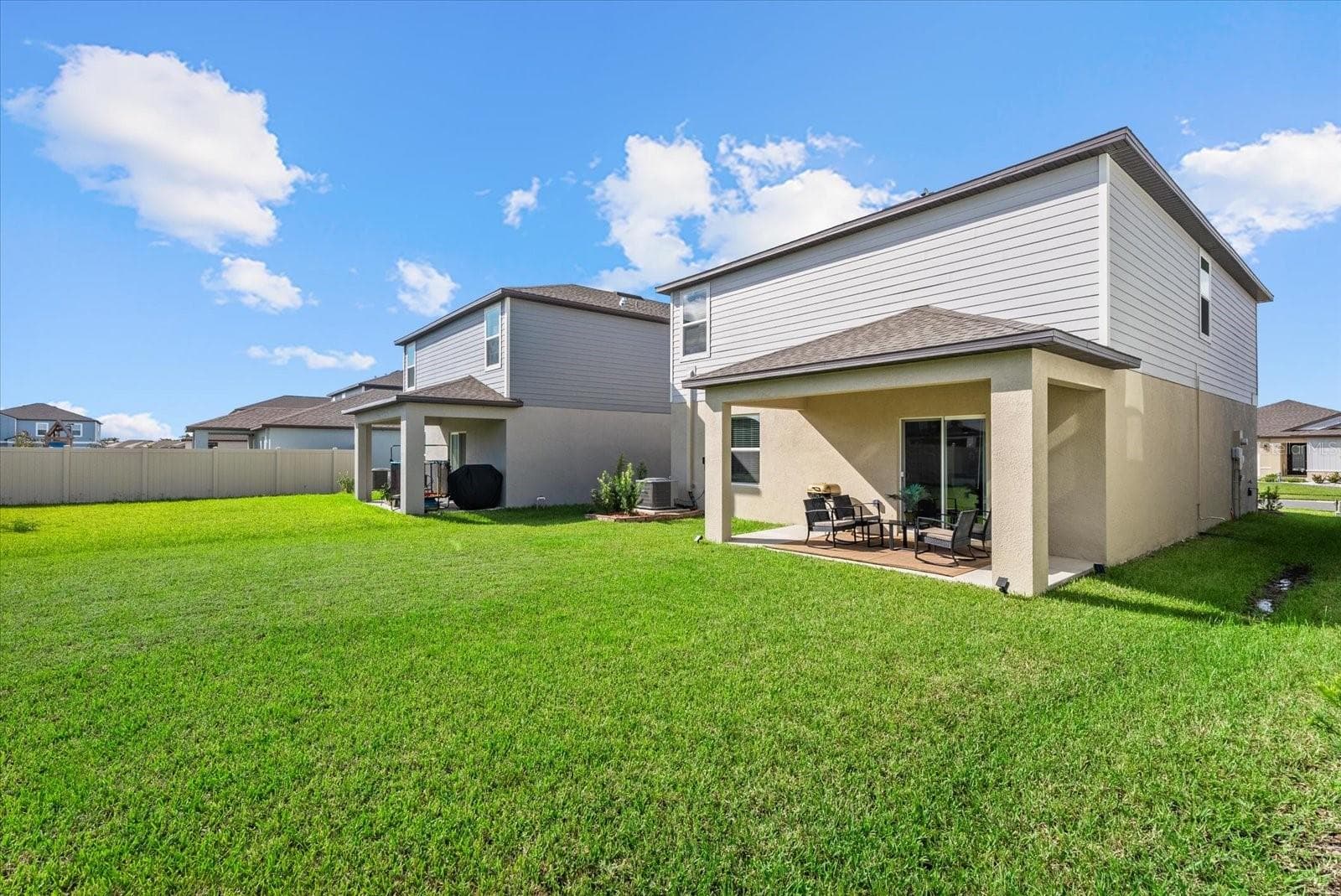 Expansive backyard offering plenty of room for recreation and outdoor entertaining. - 8431 BELLA MAR TRL, PARRISH