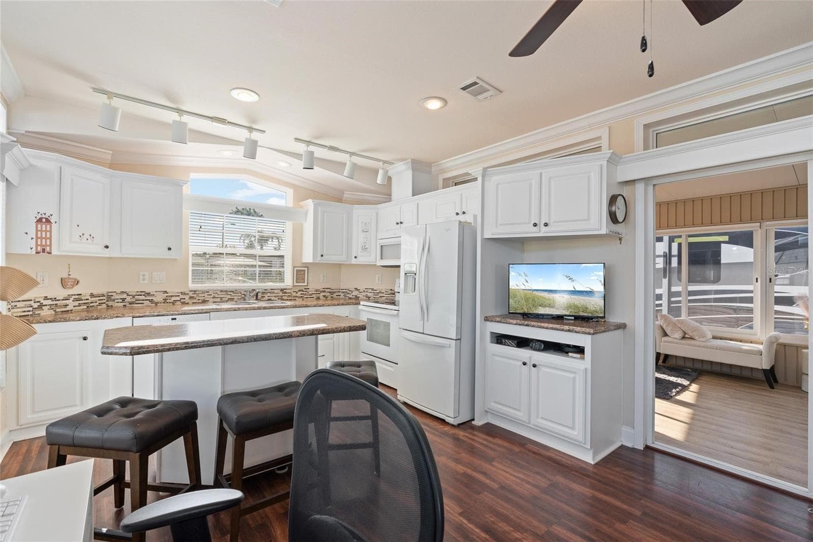 Manufactured Home at 2411 CITRUS TREE RD, CLERMONT, photo 7 of 47