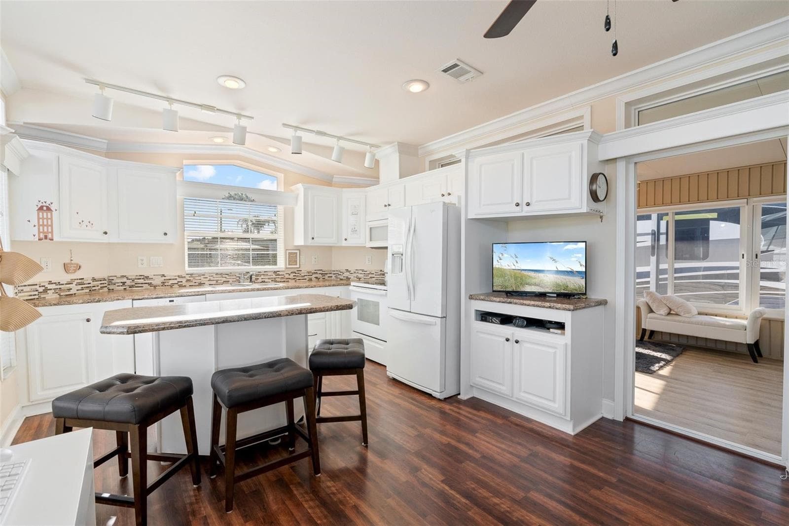 Manufactured Home at 2411 CITRUS TREE RD, CLERMONT, photo 11 of 47