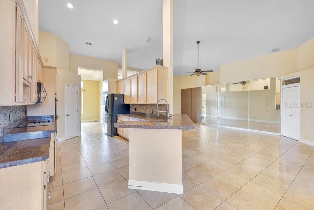 Single Family Residence at 407 THUNDER GULCH CT, ORLANDO, photo 2 of 38