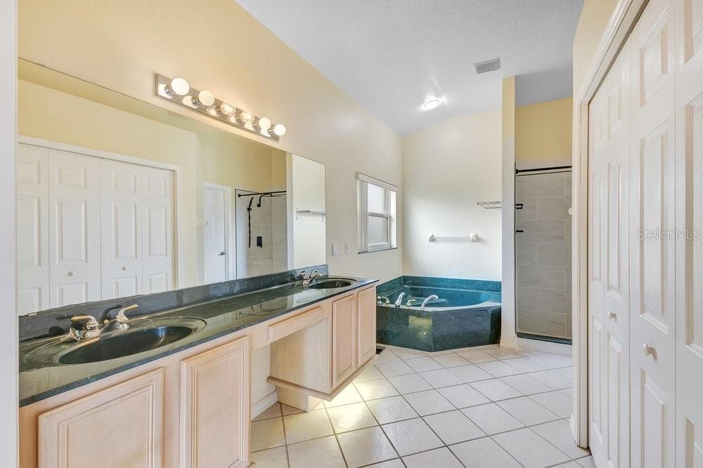 Single Family Residence at 407 THUNDER GULCH CT, ORLANDO, photo 9 of 38
