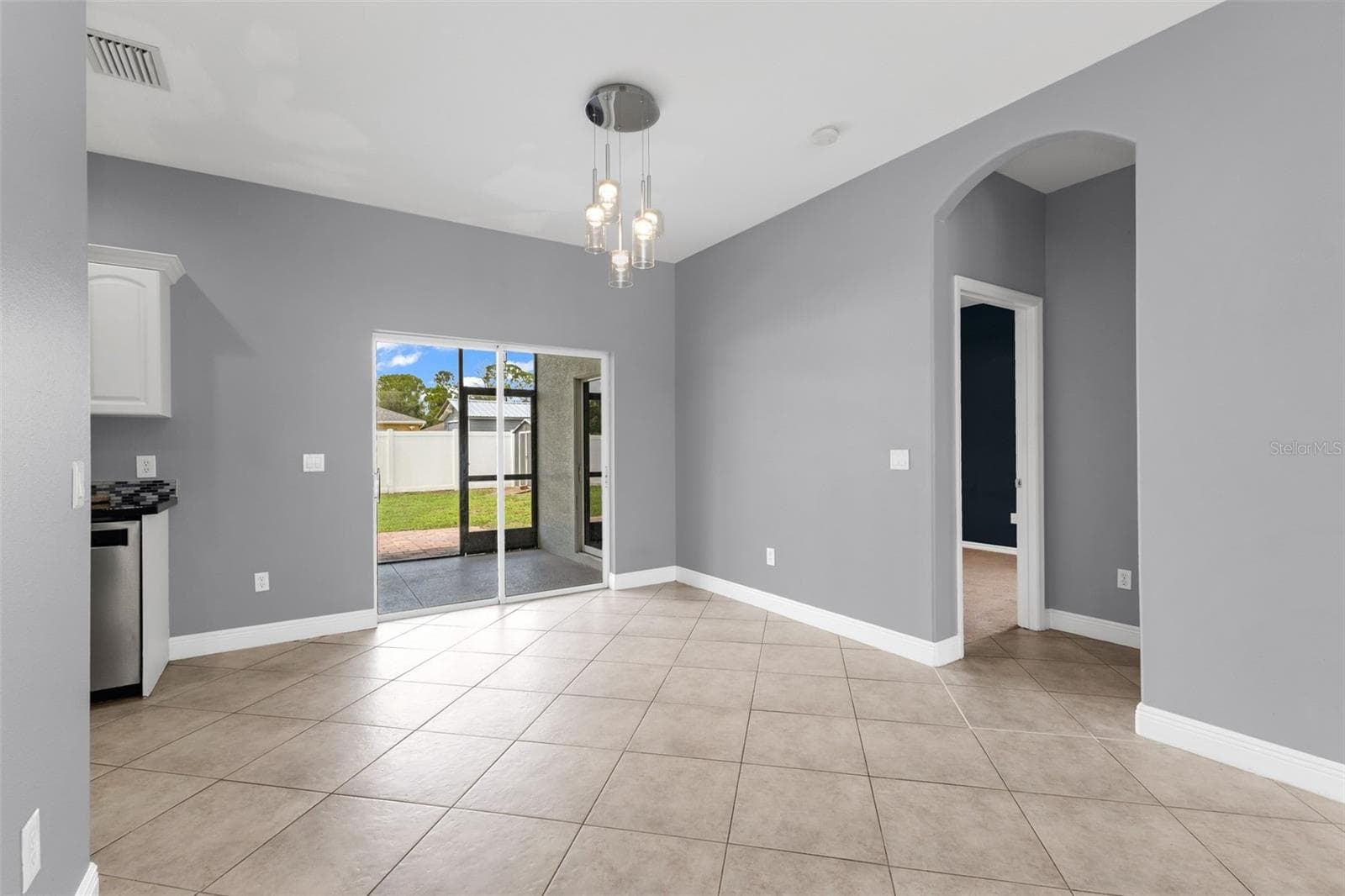 Dining area off of kitchen and livingroom. - 2739 ATWATER DR, NORTH PORT