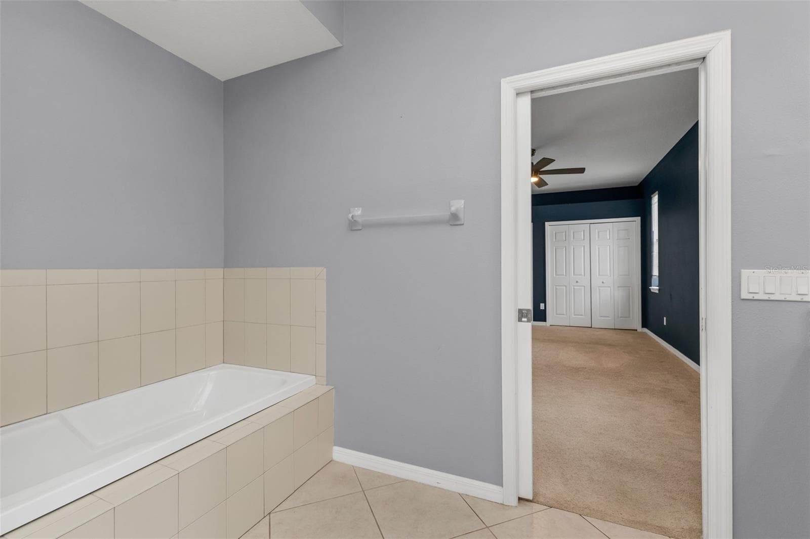 Garden tub - 2739 ATWATER DR, NORTH PORT