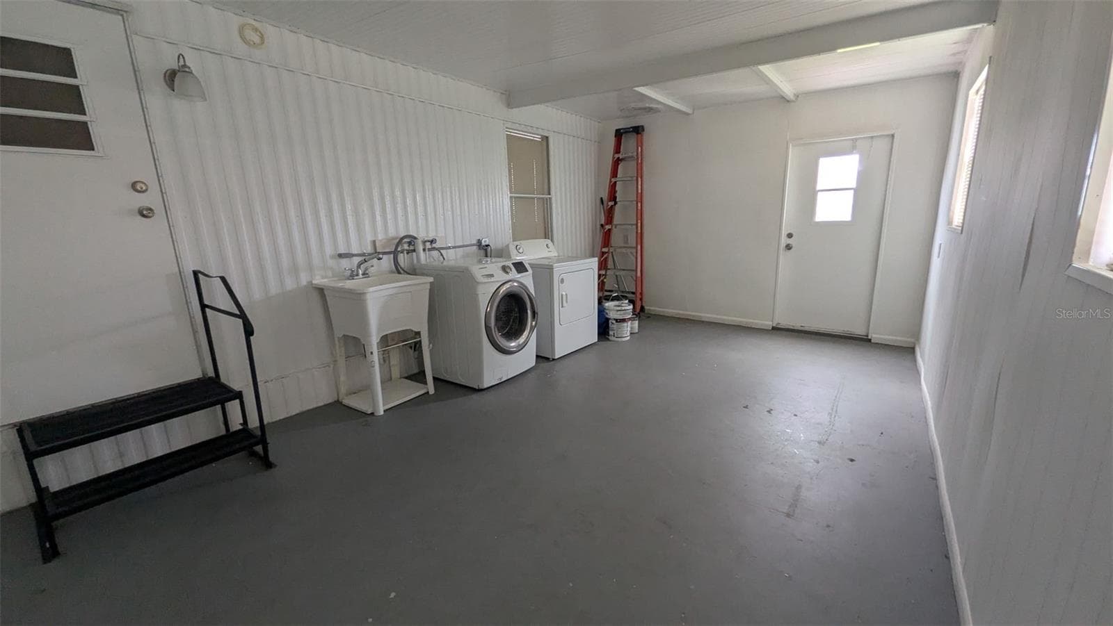 Laundry / Storage Room - 39518 STERLING DR, ZEPHYRHILLS
