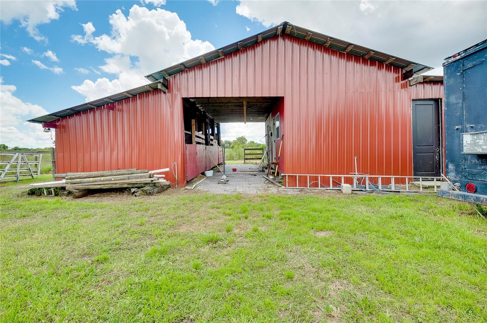 Barn w/3 horse stalls - 8235 STATE ROAD 64 W, ONA