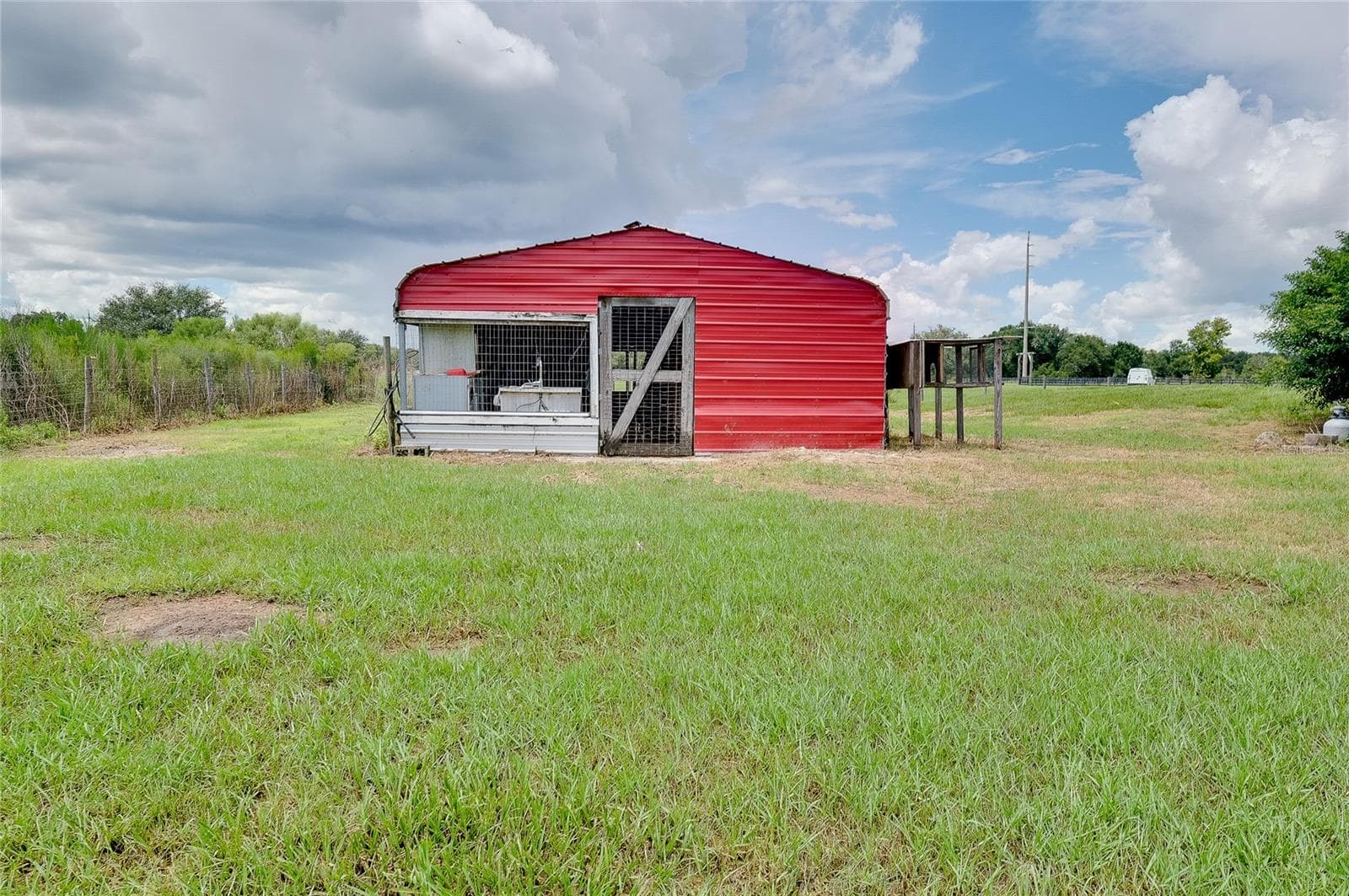 Barn w/3 horse stalls - 8235 STATE ROAD 64 W, ONA