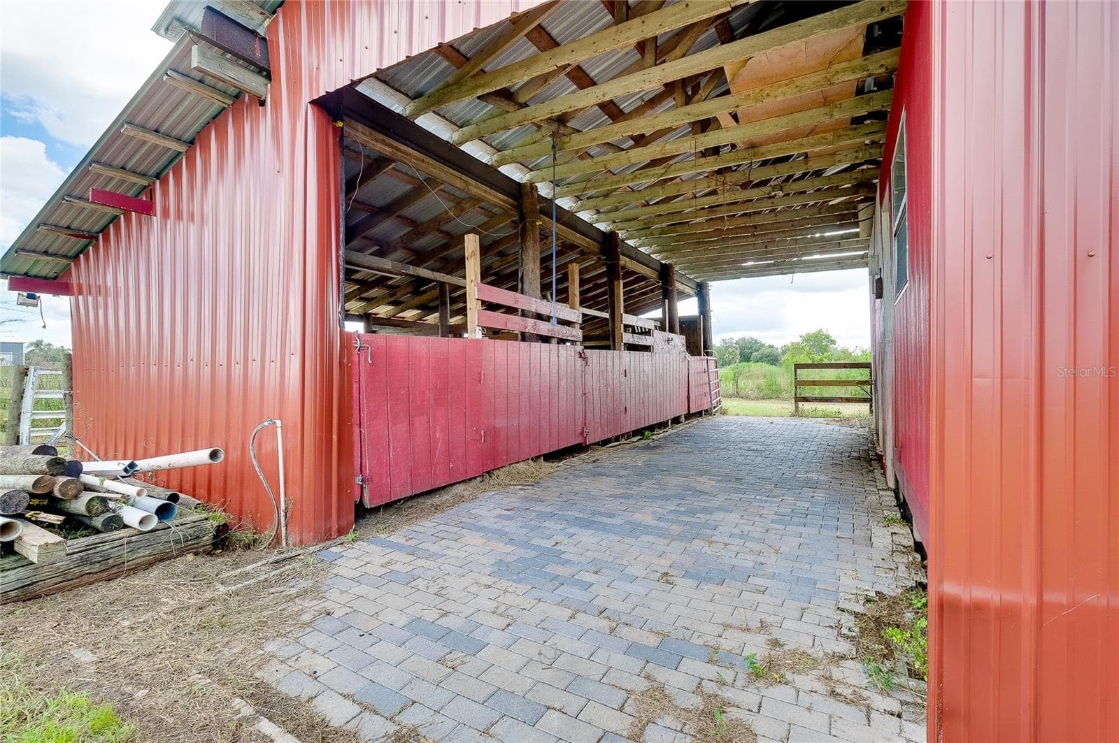 Barn w/3 horse stalls - 8235 STATE ROAD 64 W, ONA