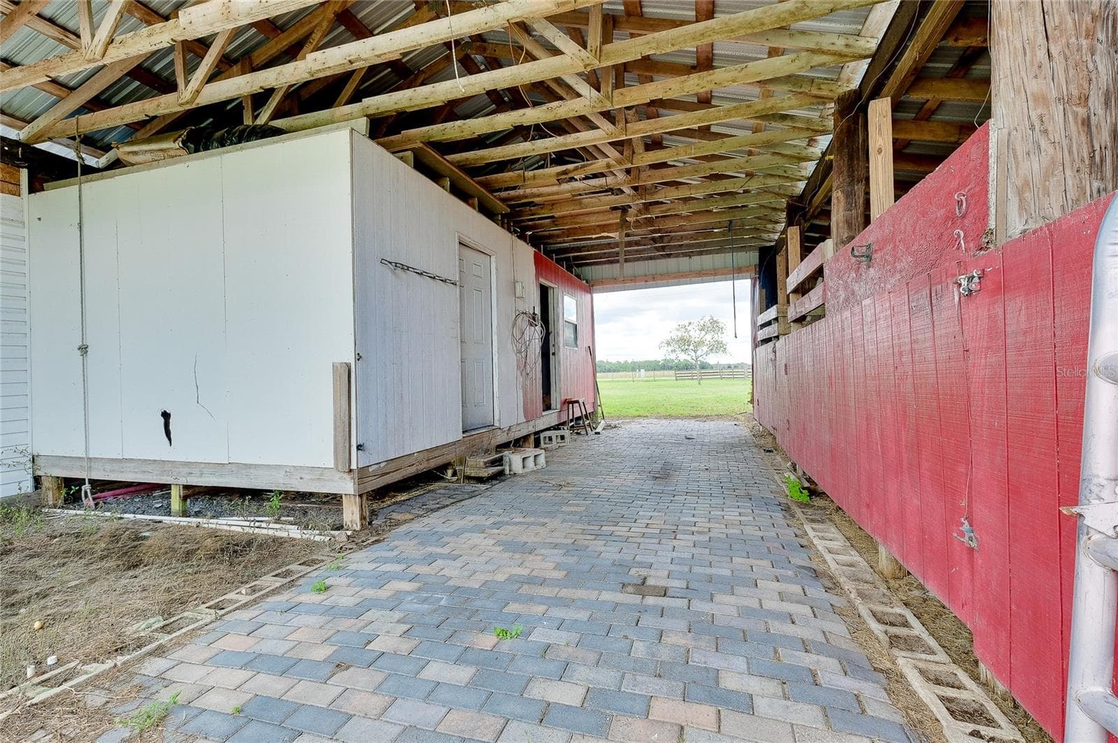 Barn w/3 horse stalls - 8235 STATE ROAD 64 W, ONA