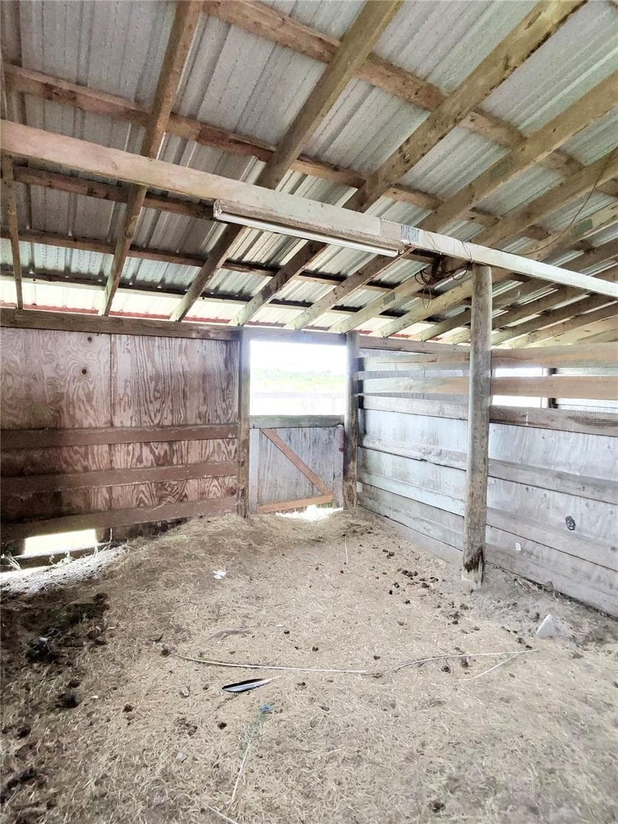 horse stall - 8235 STATE ROAD 64 W, ONA
