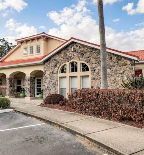 2704 CLUB CORTILE CIR