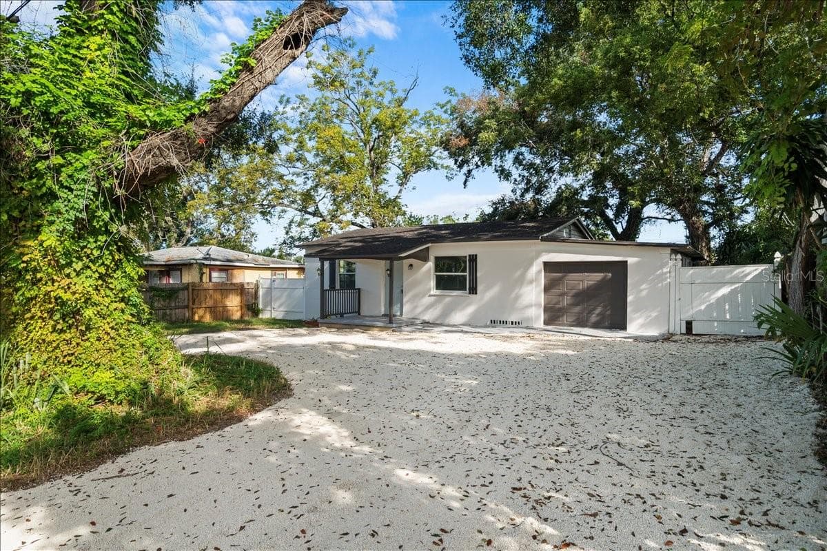 Single Family Residence at 704 E WILMA ST, TAMPA, photo 2 of 29