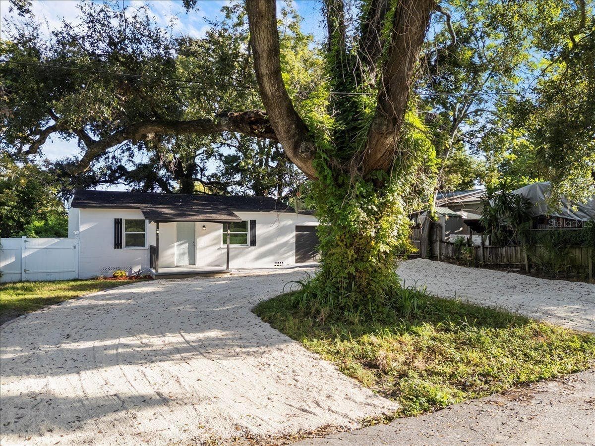 Single Family Residence at 704 E WILMA ST, TAMPA, photo 4 of 29
