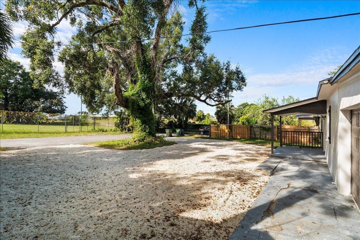 Single Family Residence at 704 E WILMA ST, TAMPA, photo 5 of 29