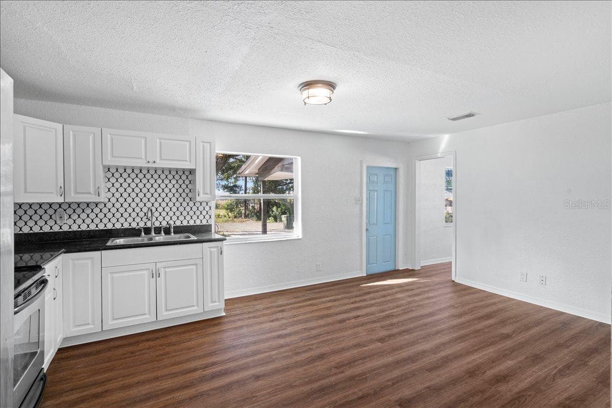 Single Family Residence at 704 E WILMA ST, TAMPA, photo 6 of 29