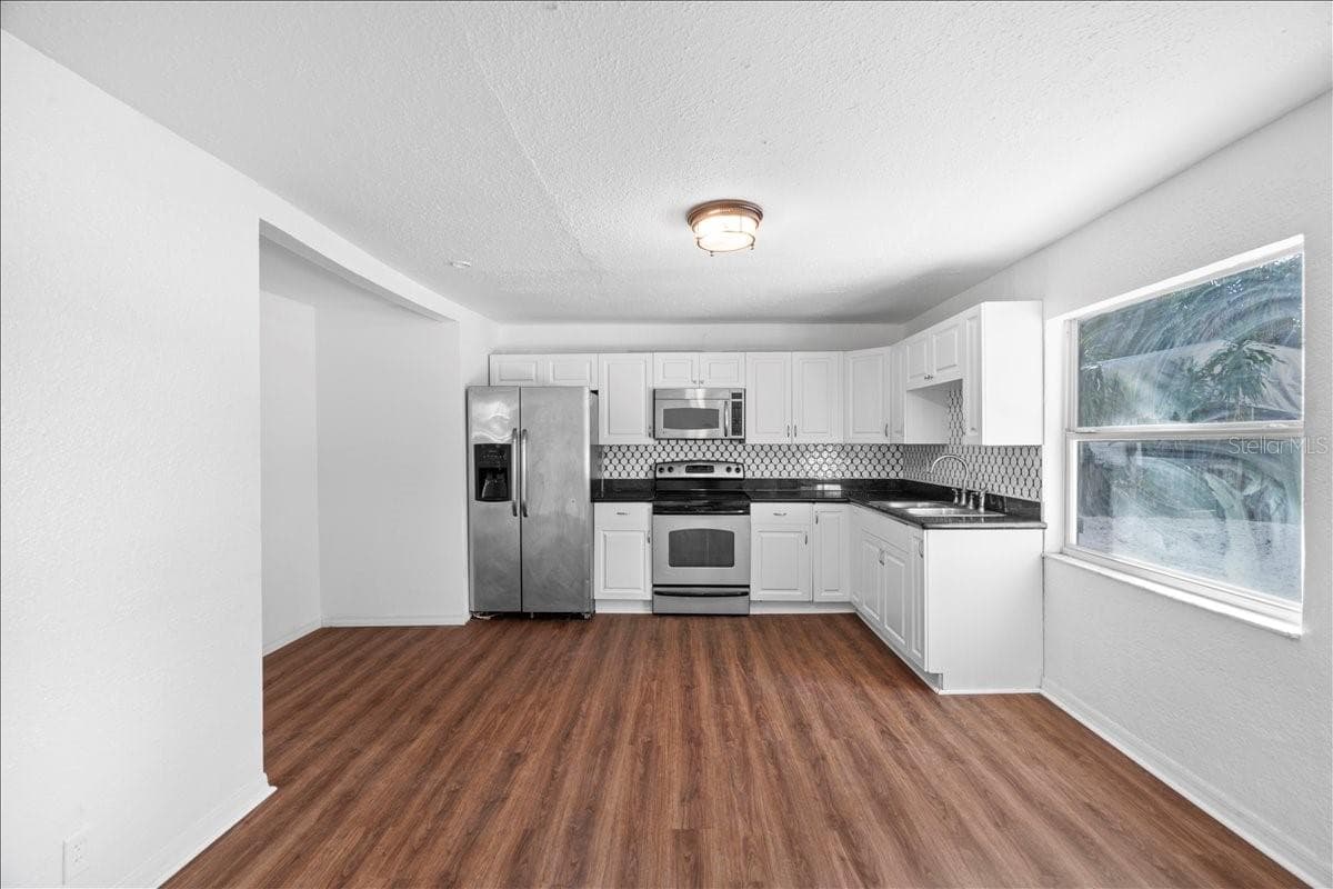 Single Family Residence at 704 E WILMA ST, TAMPA, photo 8 of 29