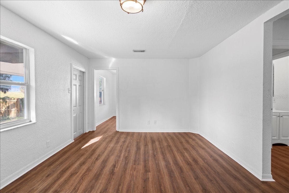 Single Family Residence at 704 E WILMA ST, TAMPA, photo 10 of 29