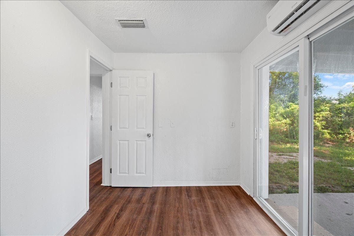 Single Family Residence at 704 E WILMA ST, TAMPA, photo 16 of 29